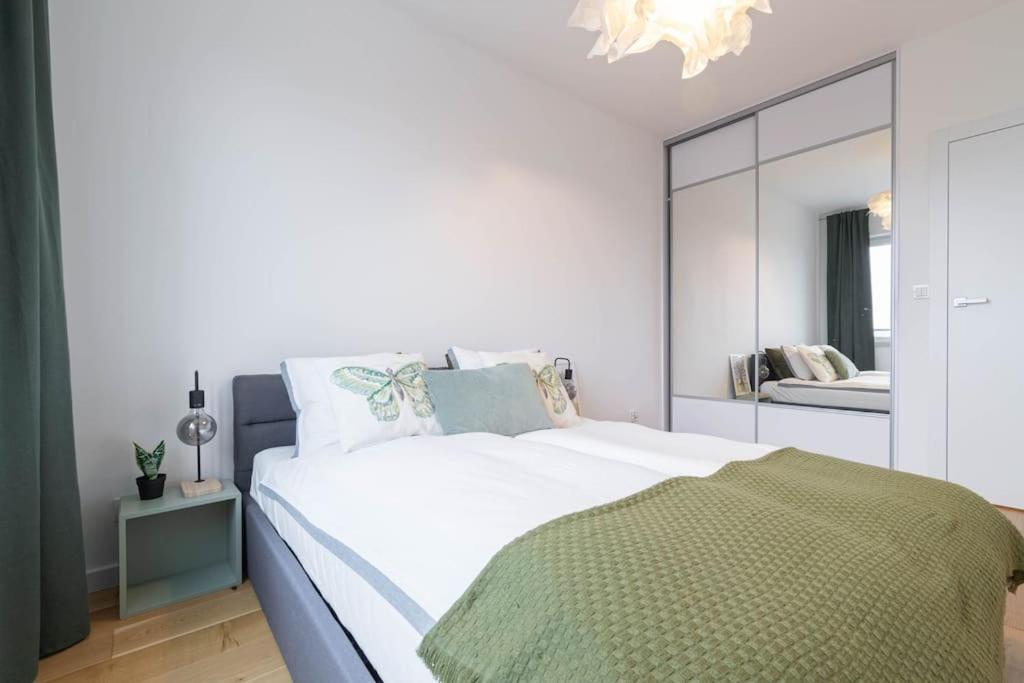 Olive Tree Apartment - Klimatyzacja - Air Conditioning-Self-Check-In Katowice Ngoại thất bức ảnh