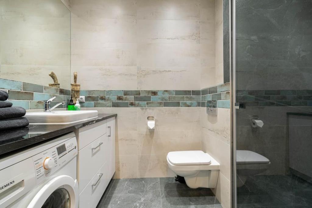 Olive Tree Apartment - Klimatyzacja - Air Conditioning-Self-Check-In Katowice Ngoại thất bức ảnh